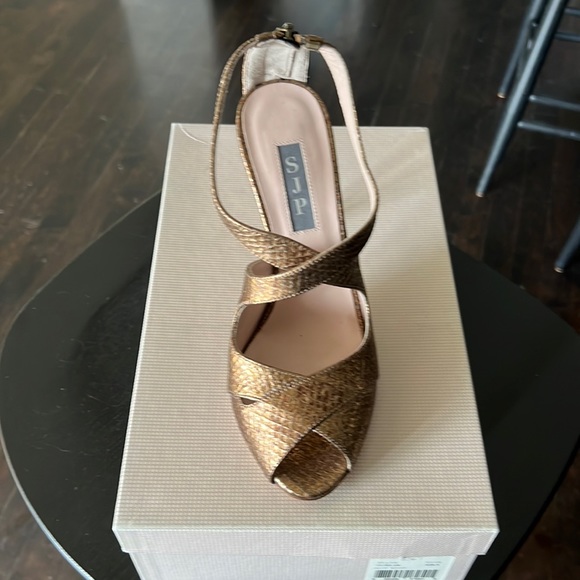 VGUC SJP by Sarah Jessica Parker metallic golf snake-embossed heels